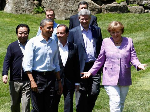 Los l�deres del G8 piden una Eurozona fuerte y con presencia griega . "Estamos decididos a tomar todas las medidas necesarias para reforzar y revitalizar nuestras econom�as", afirmaron.