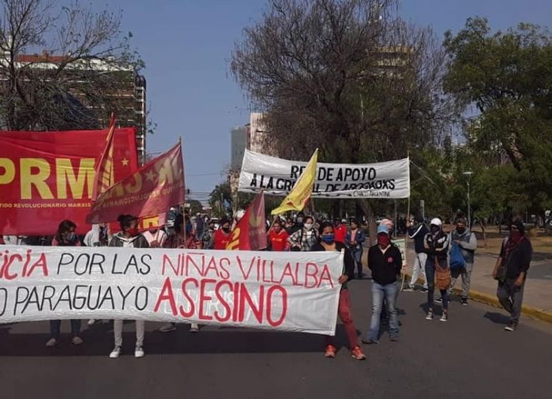 Atacan el Consulado Paraguayo en Resistencia en repudio al crimen de las niñas en Yby Yaú