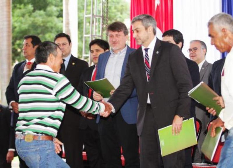 Abdo le propone al campesinado "dialogar" y dejar de lado "el chantaje y la invasión"