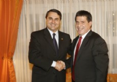 Cartes recibi� las felicitaciones por el D�a de la Independencia.