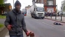 El incidente se produjo cerca de un cuartel militar. El propio Cameron afirm� que se trat� de un atentado. Los sospechosos gritaban "Allahu Akbar" ("Dios es grande", en �rabe).