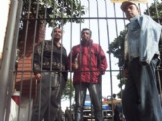 Paseros de Ita Enramada en la puerta de la Aduana.