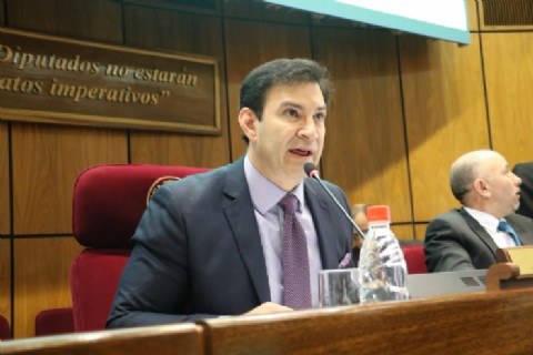 Beto Ovelar reconoce que no cuentan con los recursos suficientes para ampliar el presupuesto docente de la UNA