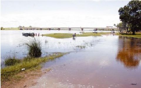 Crecidas de ríos dejan anegadas a las playas de Florida y Ayolas