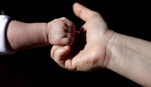 Niña de 2 años hospitalizada tras detectar marihuana en su sangre