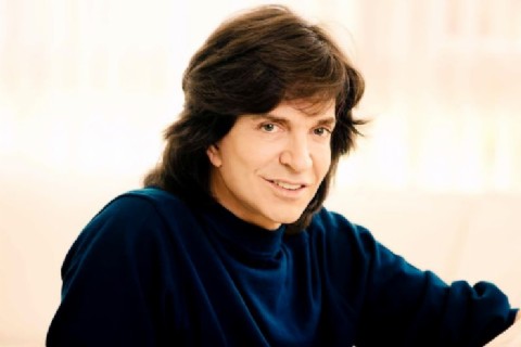 Murió el cantautor español Camilo Sesto. Lo recordamos con sus mejores canciones