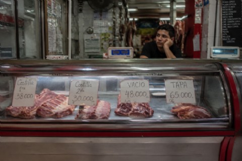 Ni el debut de la Albirroja impulsa la demanda: las carnicerías del Mercado 4 registran escaso movimiento para el asado