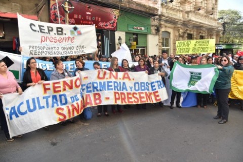 Continúa el paro de los docentes universitarios que exigen una nivelación salarial