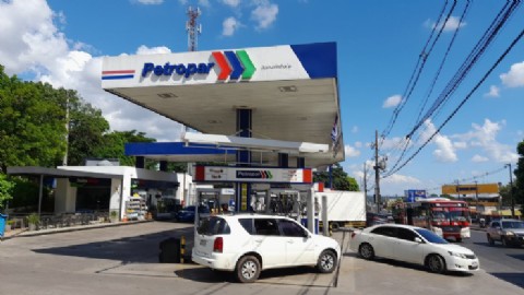 Bajó el combustible: la reducción alcanza los 250 guaranies por litro