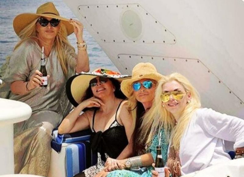 Fotos revelarían el vínculo amoroso de las artistas mexicanas Verónica Castro y Lizzie Barrera