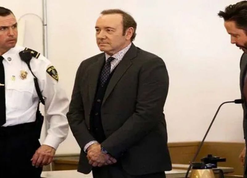El actor Kevin Spacey fue imputado por cuatro cargos de violación contra tres hombres