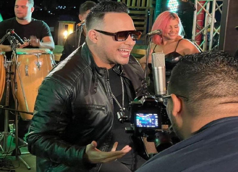 VIDEO| Reymusik celebra sus veinte años de carrera artística con el rodaje de un nuevo videoclip