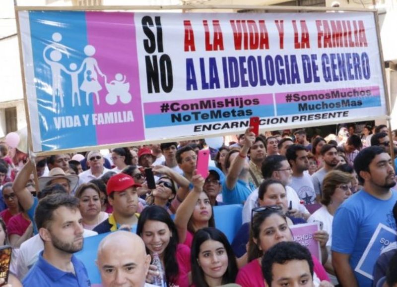 Ofensiva "profamilia" tras la salida de Nancy Ovelar del MEC: piden eliminar la palabra género