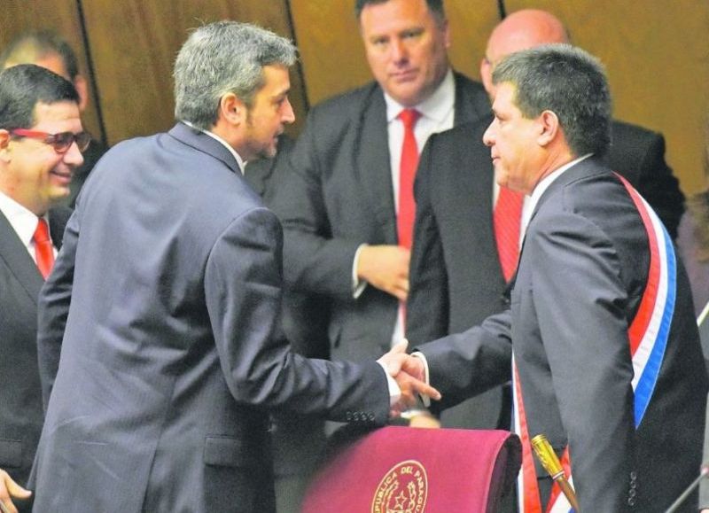 Cartes en Twitter: "Juraré como senador cuando los colorados votemos juntos"