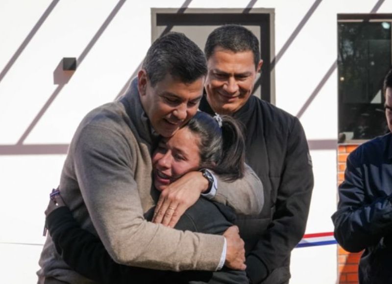 VIDEO | Santiago Peña entregó 142 nuevas viviendas y apoyos sociales para familias vulnerables