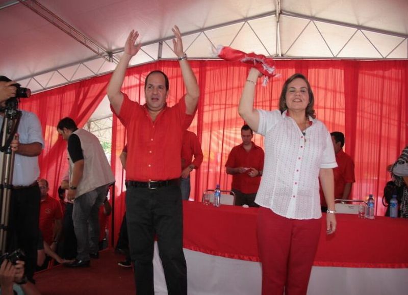 Los Samaniego "operan" para que Wiens elija a Lilian como compañera de fórmula