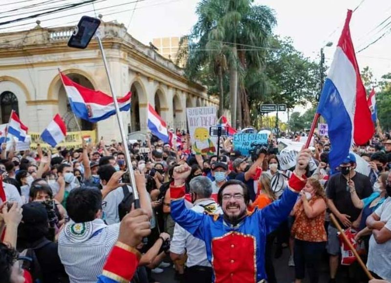 Ciudadanos reclaman renuncia de la dupla presidencial